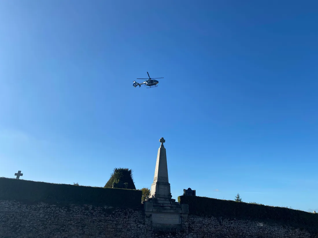 Hélicoptère au-dessus de Saint-Brice